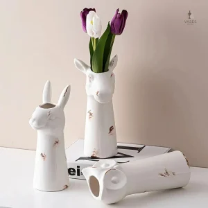Vase stylisé représentant une créature animale