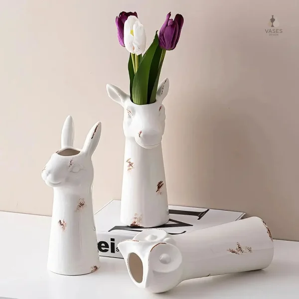 Vase stylisé représentant une créature animale