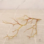 Branche florale artificielle, touche de verdure moderne