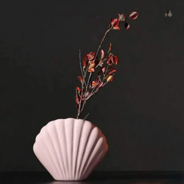 Vase élégant en forme de coquillage, décor chic