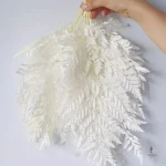 Variété de fleurs blanches séchées, parfaites pour bouquets et arrangements