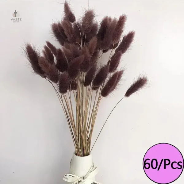 Fleurs séchées aux couleurs vives pour embellir un espace