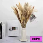 Composition de fleurs séchées dans un vase