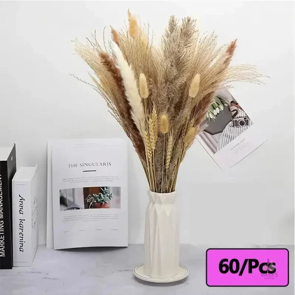 Composition de fleurs séchées dans un vase