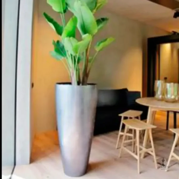 Pot de fleurs argenté pour décoration intérieure