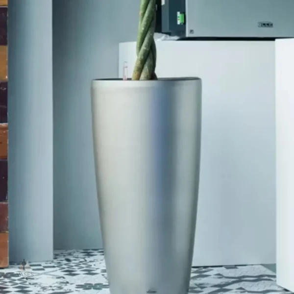 Vase argenté adapté pour plantes d'intérieur
