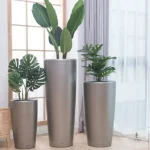 Grand pot décoratif en finition argentée