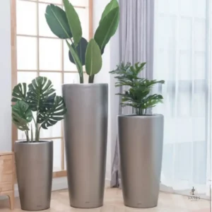 Grand pot décoratif en finition argentée