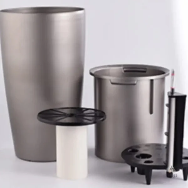 Pot de fleur argenté au design contemporain