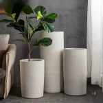 Pot de fleurs blanc de grande taille