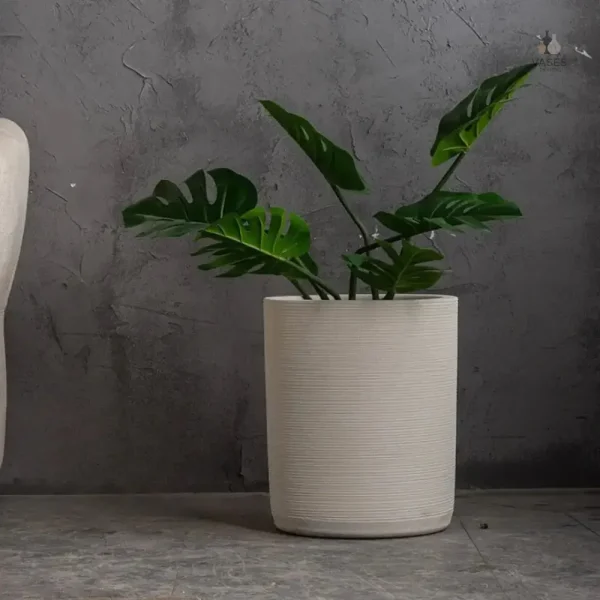 Grand pot blanc pour fleurs colorées