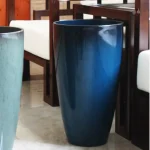 Vase en céramique bleu canard, style contemporain