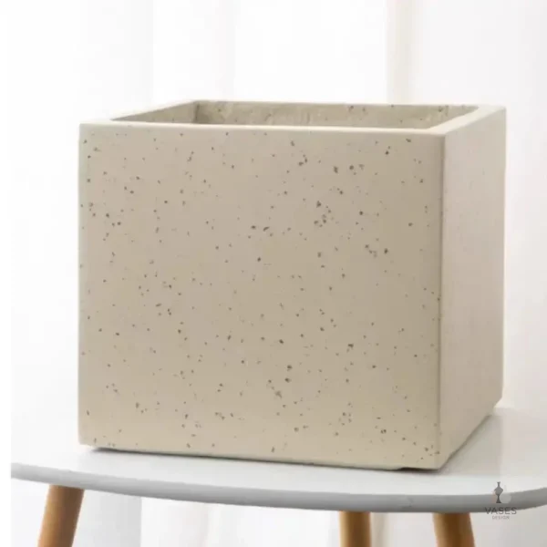 Carré pot de fleurs, parfait pour vos espaces verts
