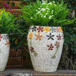 Pot de fleur en pierre, idéal pour la décoration jardin
