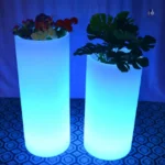 Grand pot de fleur pour aménagement extérieur lumineux