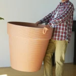 Grand pot de fleur extérieur en plastique