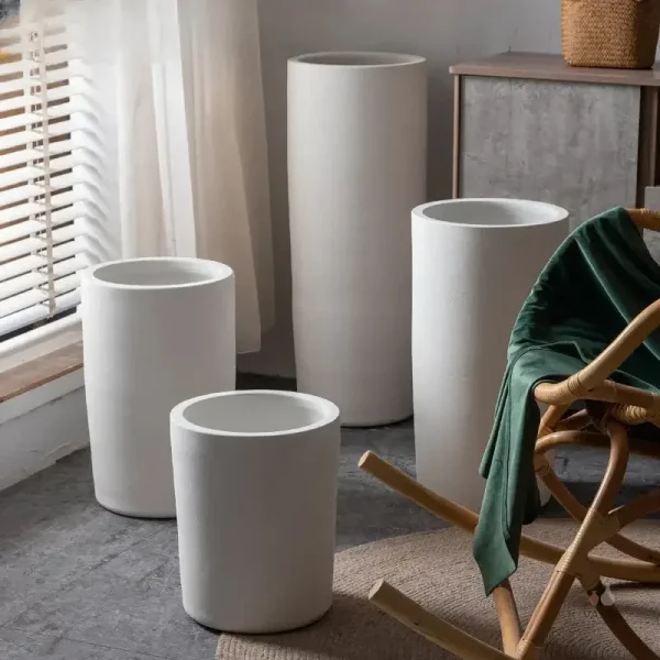 Pot spacieux pour fleurs à l'intérieur