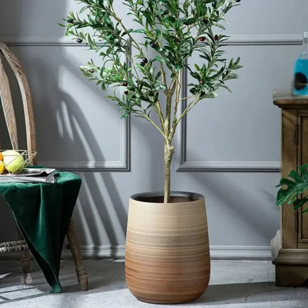Grand pot de fleurs pour décoration intérieure
