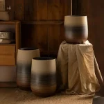 Pot de fleurs contemporain pour espaces intérieurs