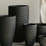 Conteneur de fleurs noir pour espaces modernes