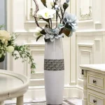 Grand vase vertical, design moderne