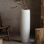 Vase contemporain à poser au sol, design unique