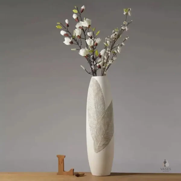 Vase en porcelaine blanche, style intemporel