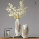 Vase spacieux blanc, accent décoratif dans le salon