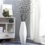 Vase blanc pour fleurs et plantes d'intérieur