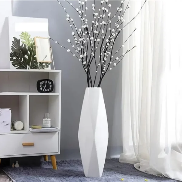 Vase blanc pour fleurs et plantes d'intérieur