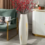Vase contemporain en blanc et doré
