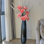 Vase bleu imposant pour décoration intérieure