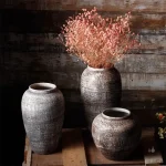 Grand vase en céramique, finition soignée