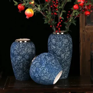 Vase artistique chinois aux motifs traditionnels
