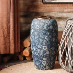 Vase bleu, pièce maîtresse pour intérieur élégant