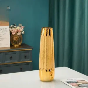 Vase or lumineux ajoutant une touche chic