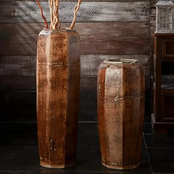 Grand vase à sol au design contemporain et épuré