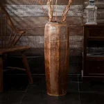 Vase à poser au sol en matériaux raffinés