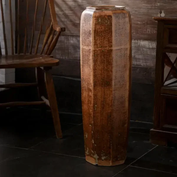 Grand vase pour fleurs, idéal pour un salon spacieux