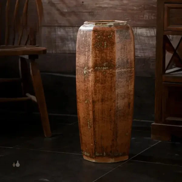 Vase sur pied pour une décoration intérieure stylée