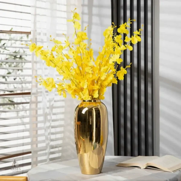 Grand vase orné, style sophistiqué pour votre maison