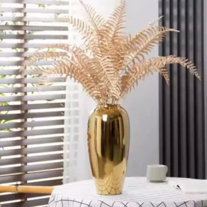 Vase en métal doré, touche chic pour votre salon