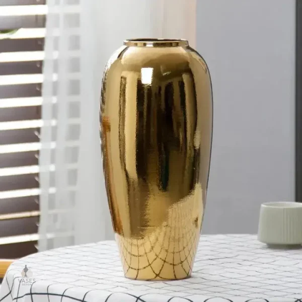 Vase doré contemporain, accent design pour votre espace