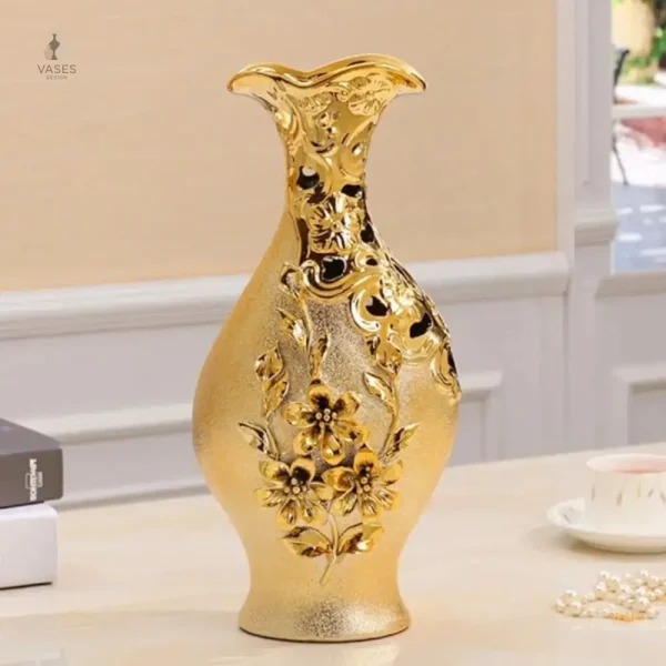 Grand vase stylisé, idéal pour des arrangements floraux