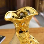 Vase décoratif spacieux, touche artistique à la décoration