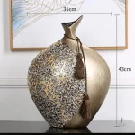 Large vase décoratif, parfait pour une ambiance chic