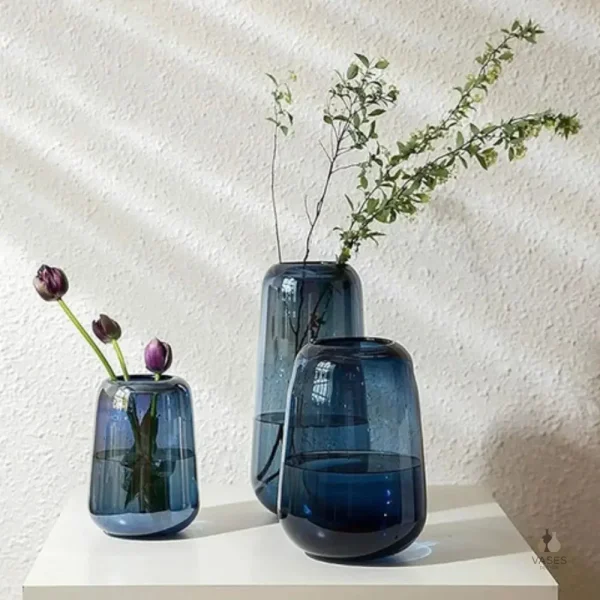 Vase bleu en verre, accessoire décoratif