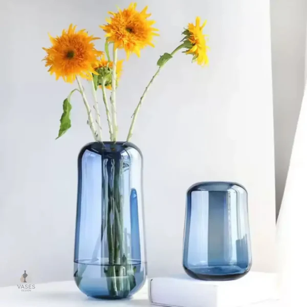 Vase en verre bleu pour centre de table