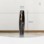 Grand vase noir, accessoire décoratif polyvalent