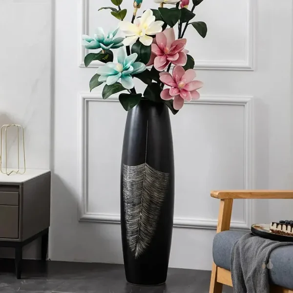 Vase noir élégant pour décoration intérieure